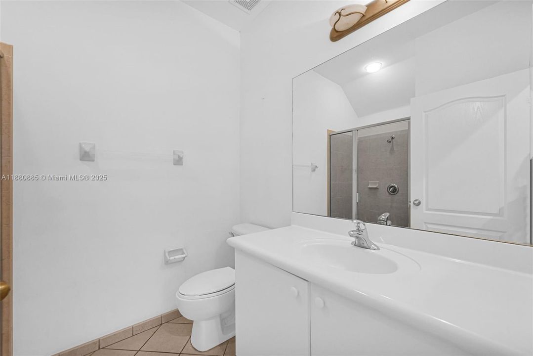 合同活跃: $750,000 (4 贝兹, 3 浴室, 2626 平方英尺)