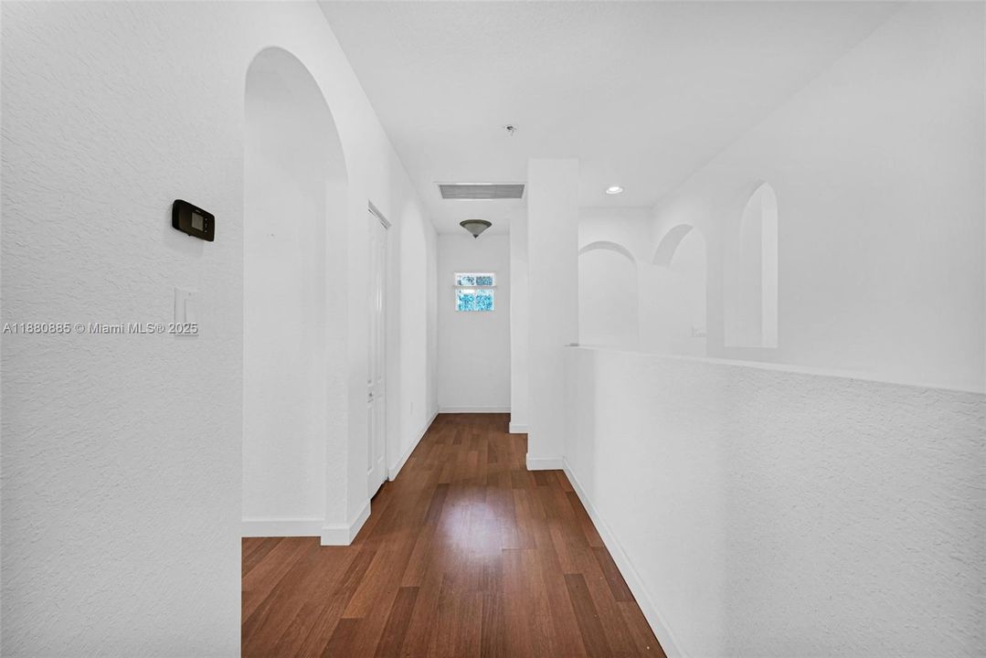 合同活跃: $750,000 (4 贝兹, 3 浴室, 2626 平方英尺)