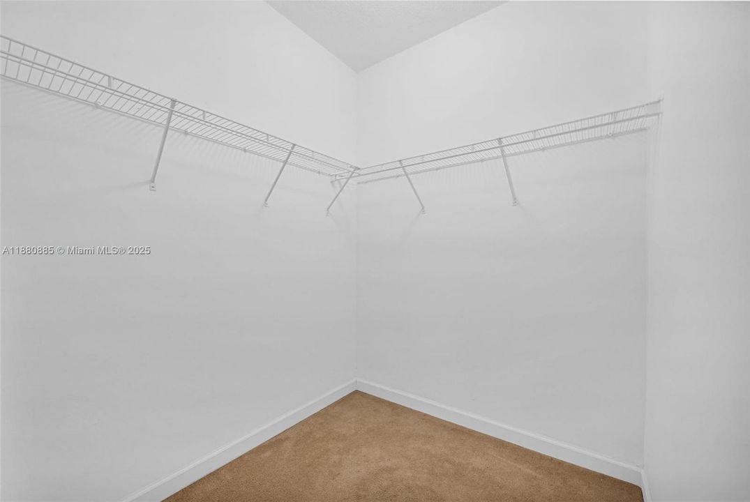 合同活跃: $750,000 (4 贝兹, 3 浴室, 2626 平方英尺)