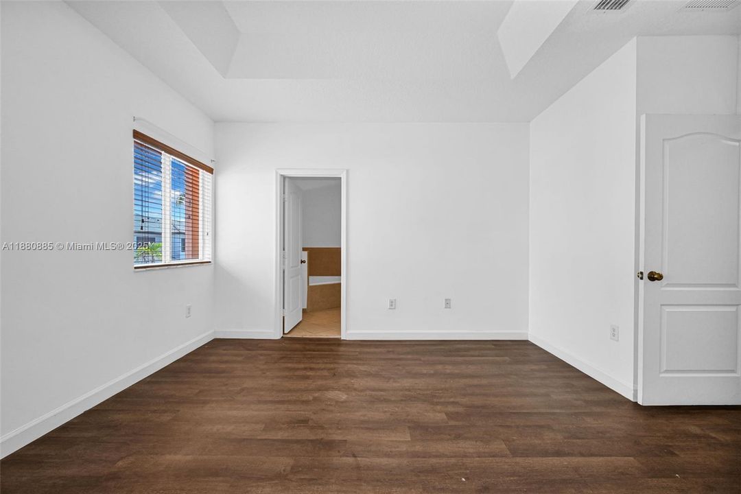 合同活跃: $750,000 (4 贝兹, 3 浴室, 2626 平方英尺)