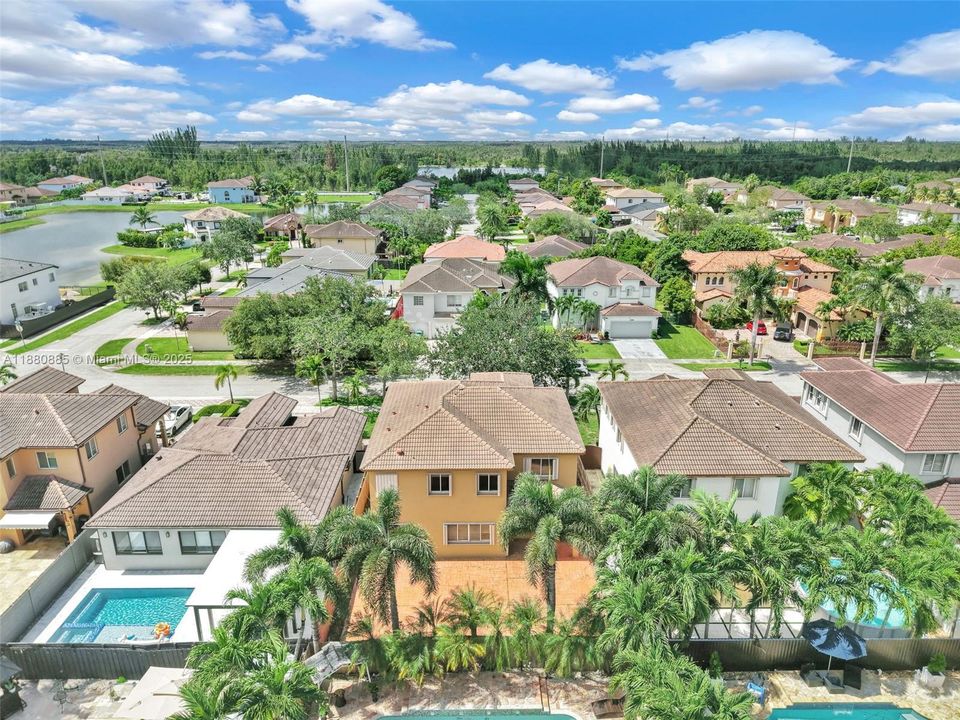 合同活跃: $750,000 (4 贝兹, 3 浴室, 2626 平方英尺)