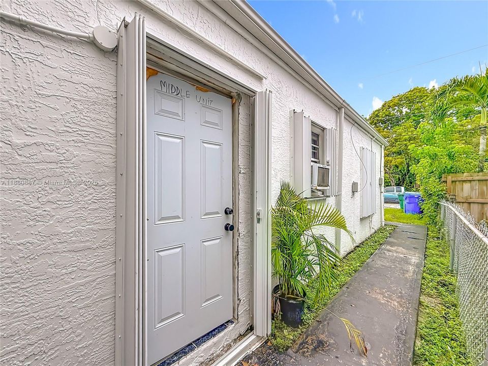 Vendido Recientemente: $649,900 (2 camas, 1 baños, 1715 Pies cuadrados)