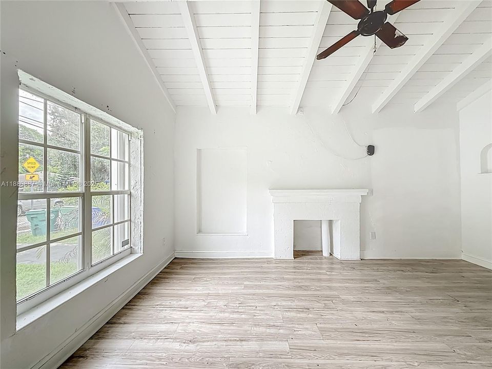 Vendido Recientemente: $649,900 (2 camas, 1 baños, 1715 Pies cuadrados)