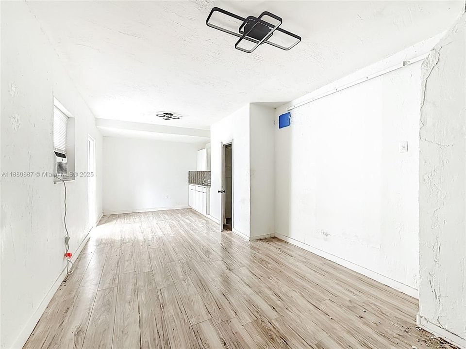 Vendido Recientemente: $649,900 (2 camas, 1 baños, 1715 Pies cuadrados)