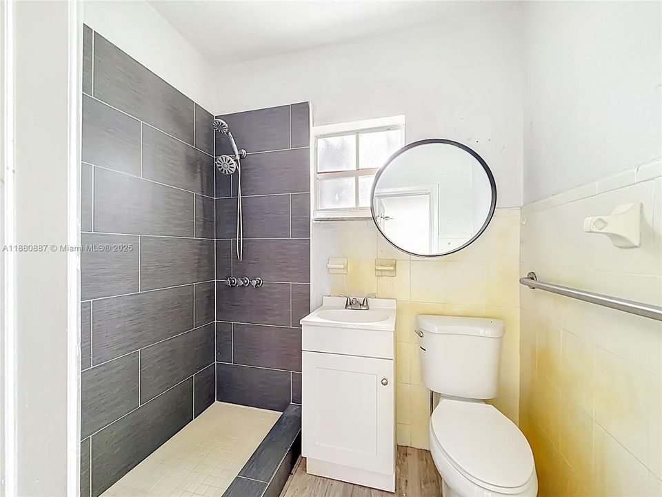 Vendido Recientemente: $649,900 (2 camas, 1 baños, 1715 Pies cuadrados)