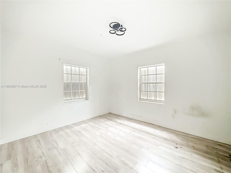 Vendido Recientemente: $649,900 (2 camas, 1 baños, 1715 Pies cuadrados)