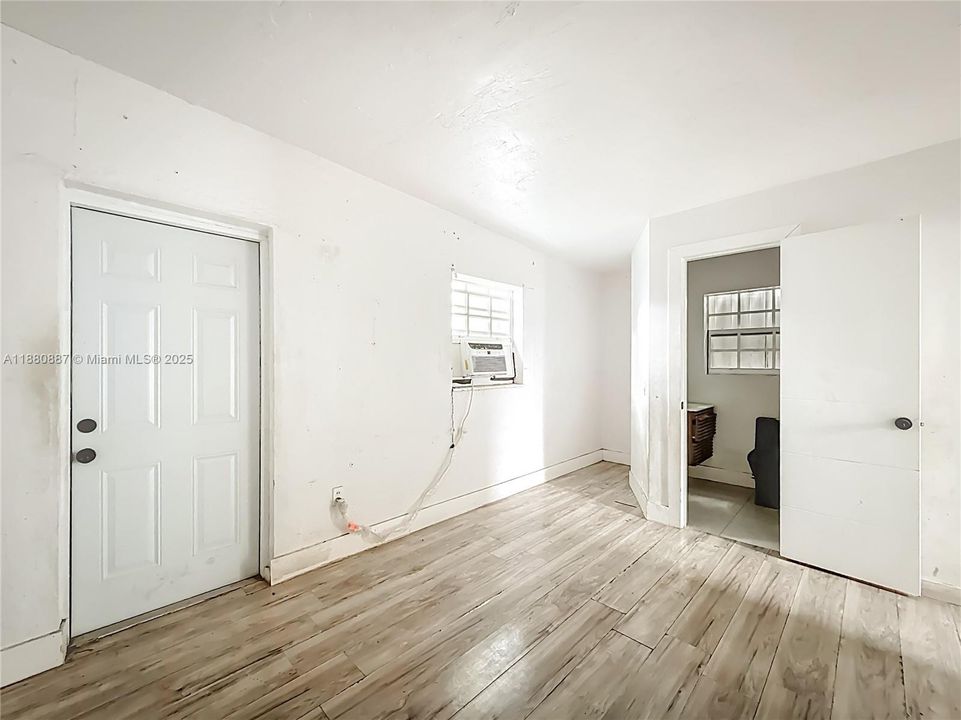 Vendido Recientemente: $649,900 (2 camas, 1 baños, 1715 Pies cuadrados)