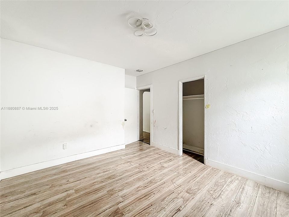 Vendido Recientemente: $649,900 (2 camas, 1 baños, 1715 Pies cuadrados)