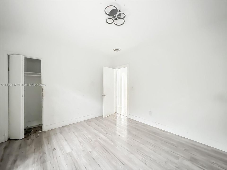 Vendido Recientemente: $649,900 (2 camas, 1 baños, 1715 Pies cuadrados)