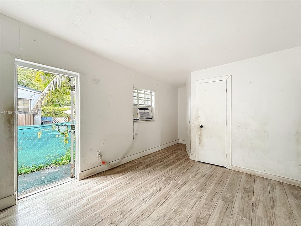 Vendido Recientemente: $649,900 (2 camas, 1 baños, 1715 Pies cuadrados)