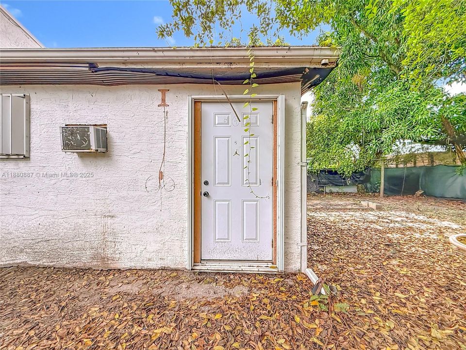 Vendido Recientemente: $649,900 (2 camas, 1 baños, 1715 Pies cuadrados)