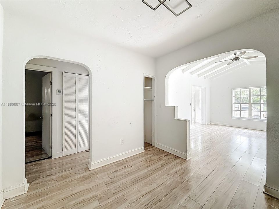 Vendido Recientemente: $649,900 (2 camas, 1 baños, 1715 Pies cuadrados)