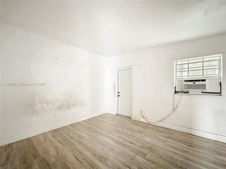 Vendido Recientemente: $649,900 (2 camas, 1 baños, 1715 Pies cuadrados)