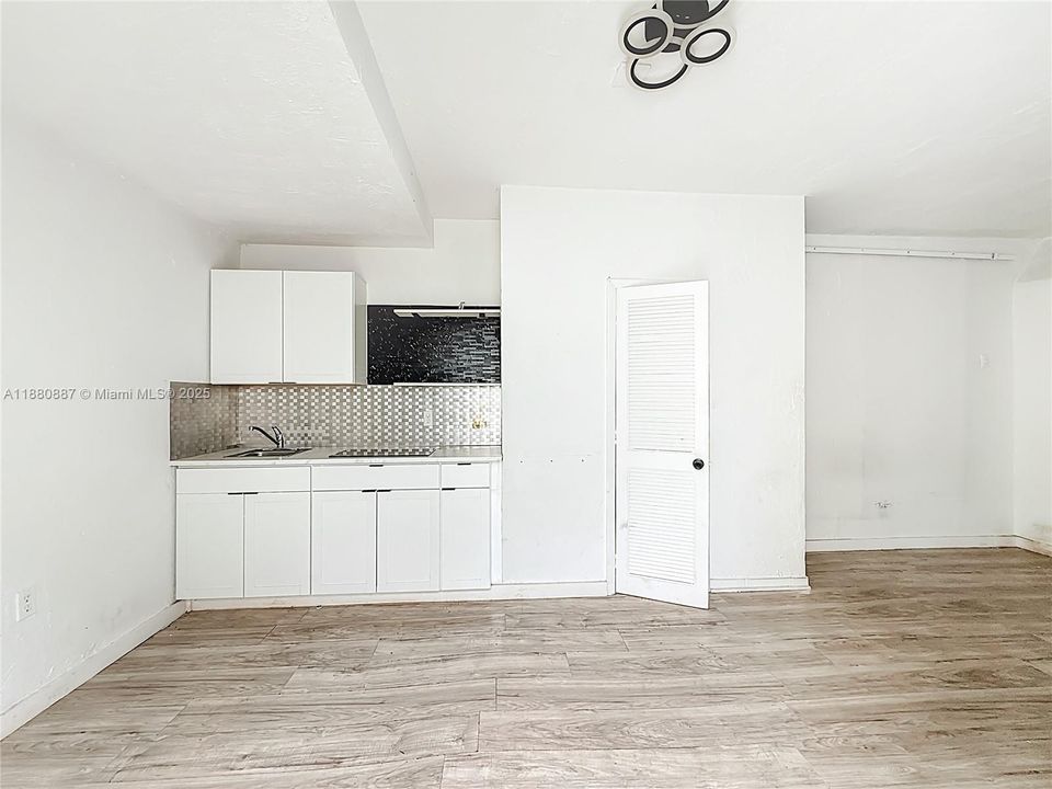 Vendido Recientemente: $649,900 (2 camas, 1 baños, 1715 Pies cuadrados)