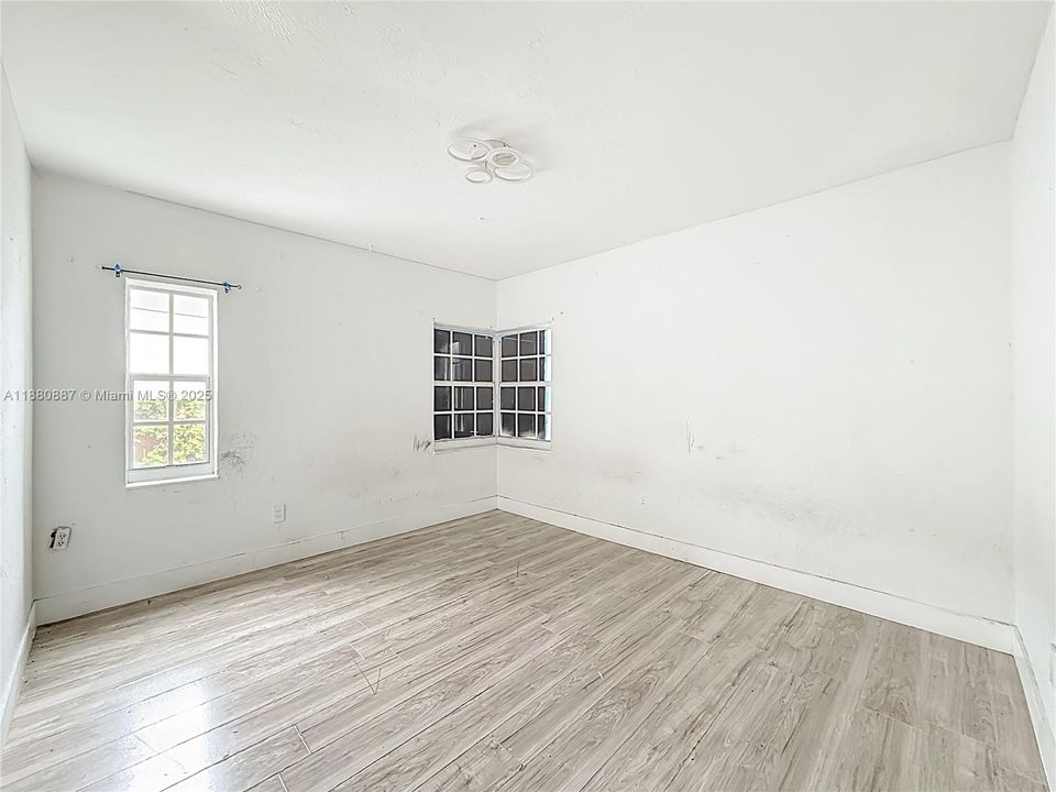 Vendido Recientemente: $649,900 (2 camas, 1 baños, 1715 Pies cuadrados)