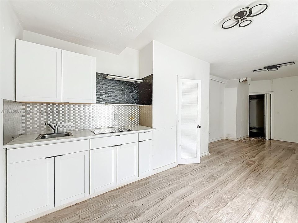 Vendido Recientemente: $649,900 (2 camas, 1 baños, 1715 Pies cuadrados)