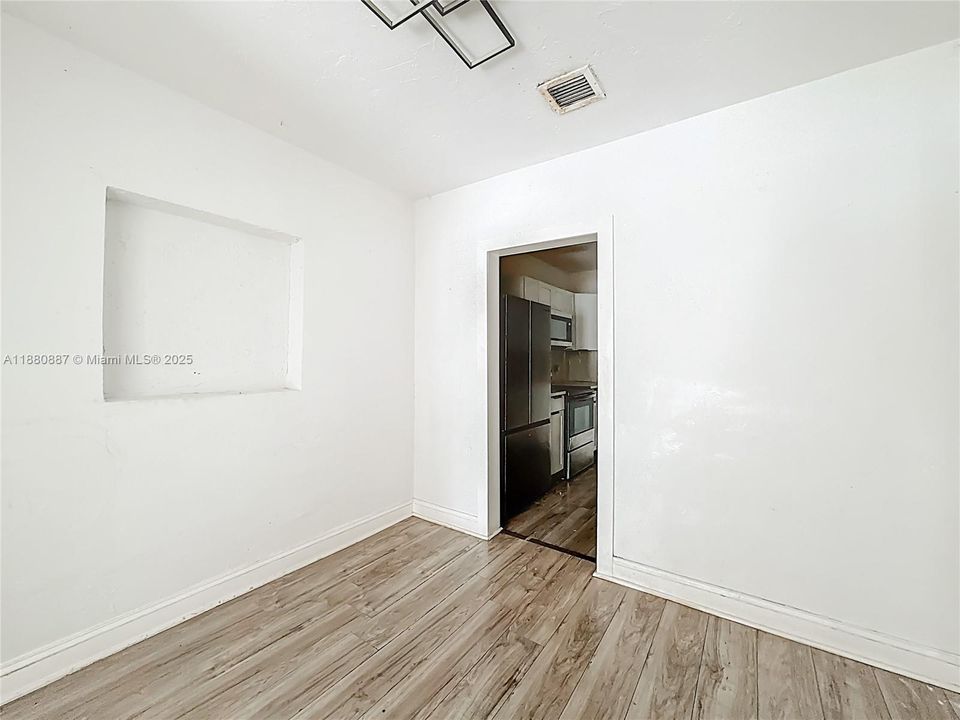 Vendido Recientemente: $649,900 (2 camas, 1 baños, 1715 Pies cuadrados)