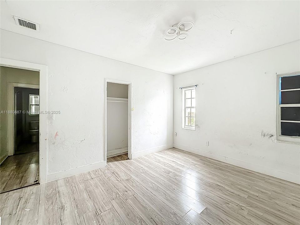 Vendido Recientemente: $649,900 (2 camas, 1 baños, 1715 Pies cuadrados)