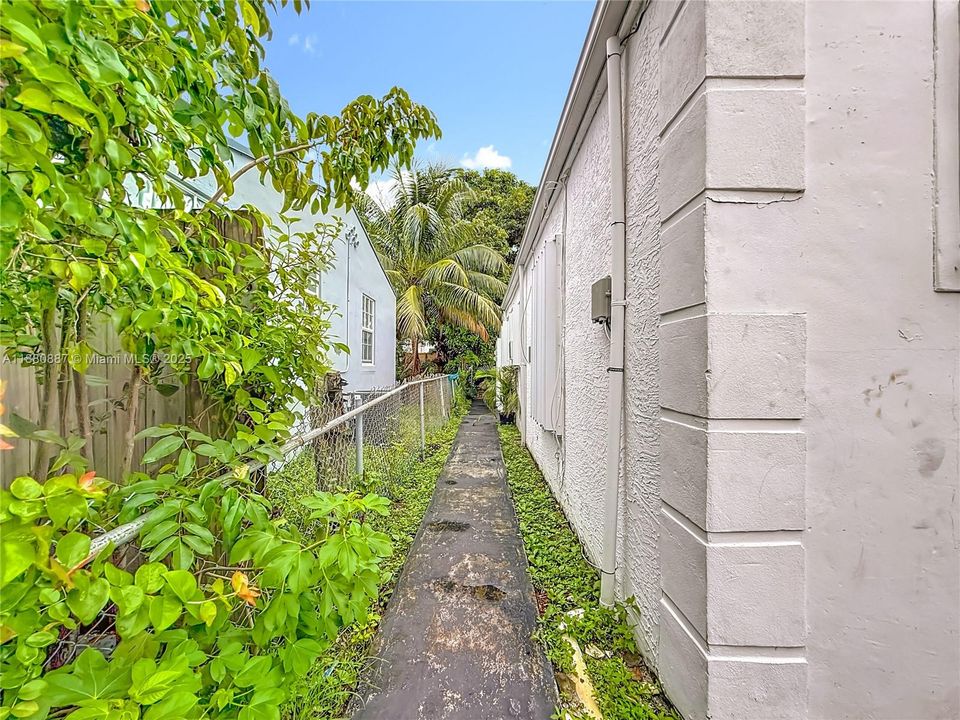 Vendido Recientemente: $649,900 (2 camas, 1 baños, 1715 Pies cuadrados)