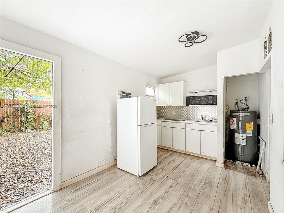 Vendido Recientemente: $649,900 (2 camas, 1 baños, 1715 Pies cuadrados)