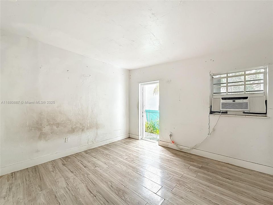 Vendido Recientemente: $649,900 (2 camas, 1 baños, 1715 Pies cuadrados)