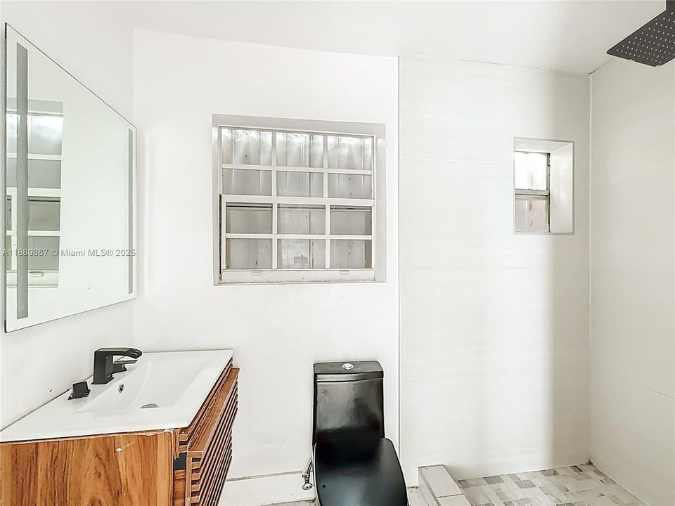 Vendido Recientemente: $649,900 (2 camas, 1 baños, 1715 Pies cuadrados)