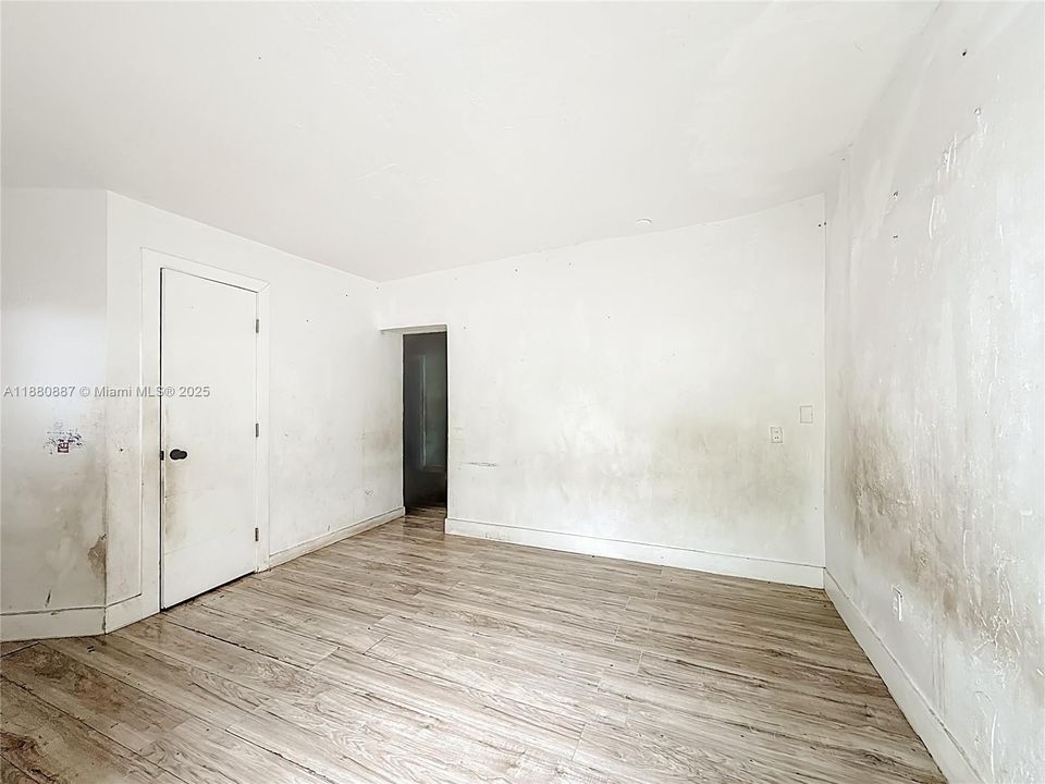 Vendido Recientemente: $649,900 (2 camas, 1 baños, 1715 Pies cuadrados)