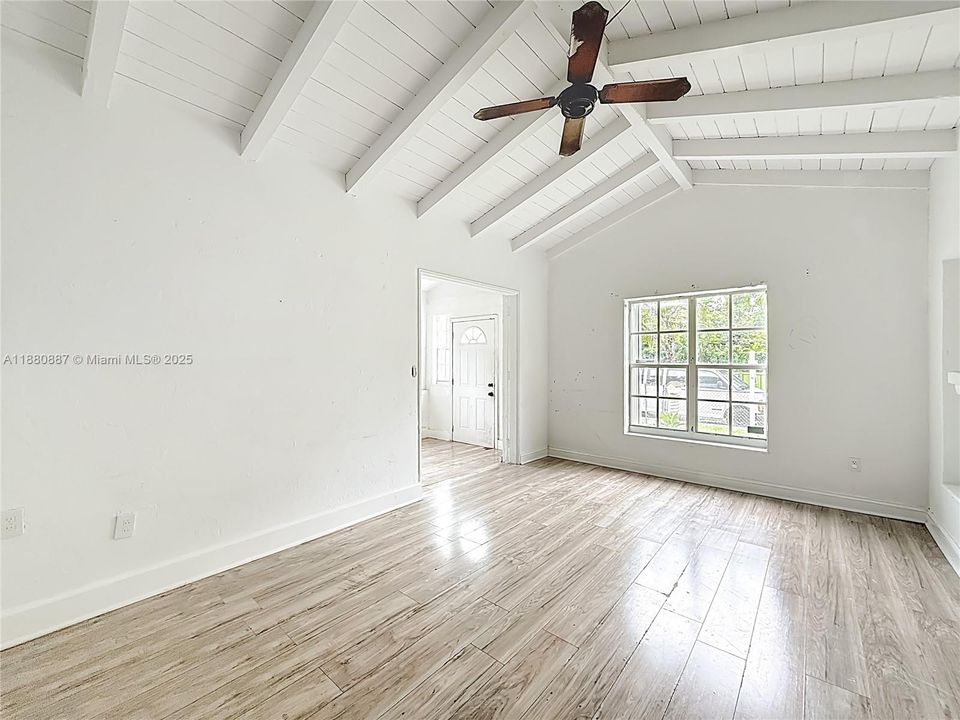 Vendido Recientemente: $649,900 (2 camas, 1 baños, 1715 Pies cuadrados)