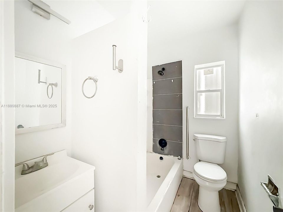 Vendido Recientemente: $649,900 (2 camas, 1 baños, 1715 Pies cuadrados)