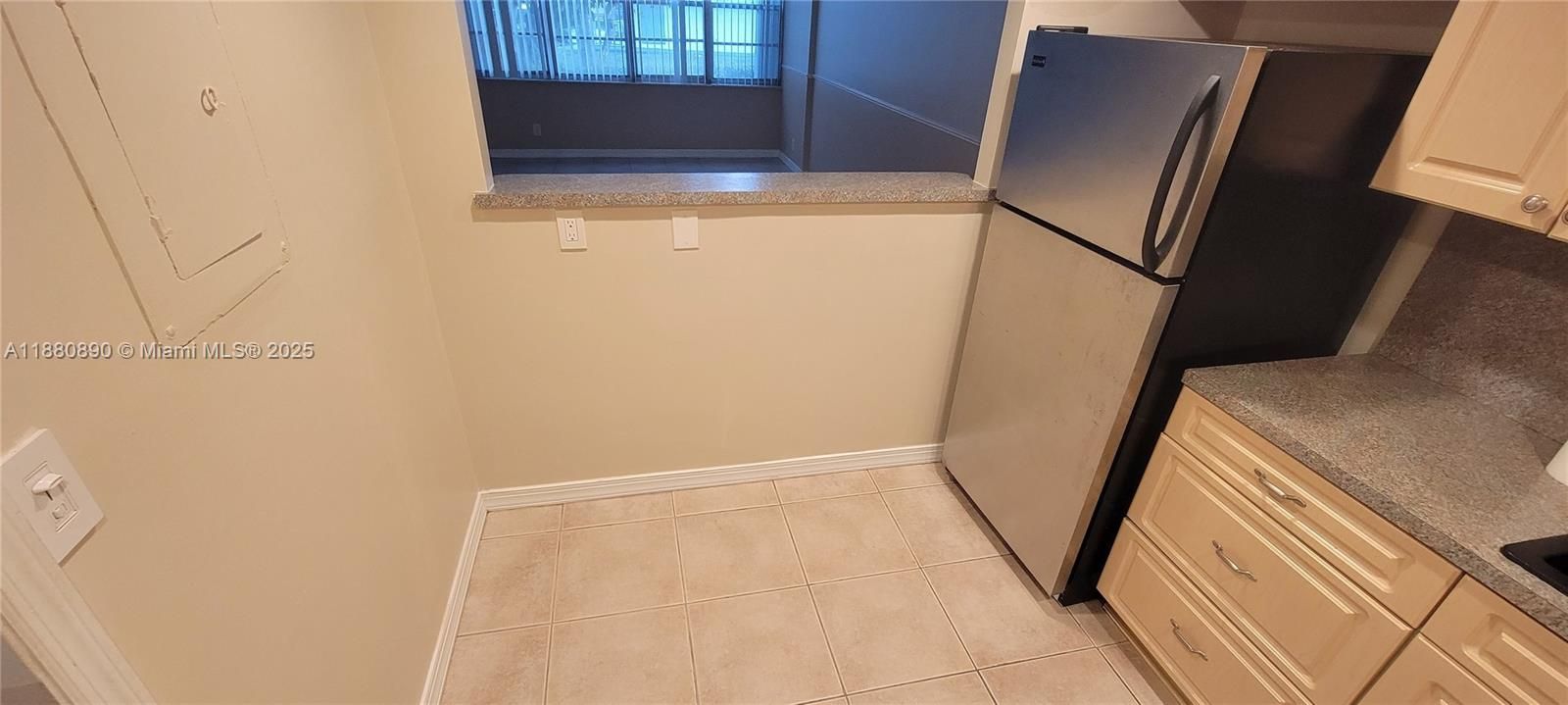 На продажу: $174,999 (1 спален, 1 ванн, 780 Квадратных фут)