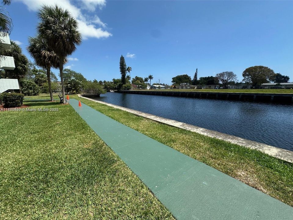 На продажу: $174,999 (1 спален, 1 ванн, 780 Квадратных фут)