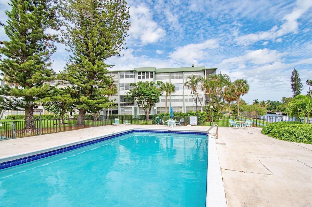 На продажу: $174,999 (1 спален, 1 ванн, 780 Квадратных фут)