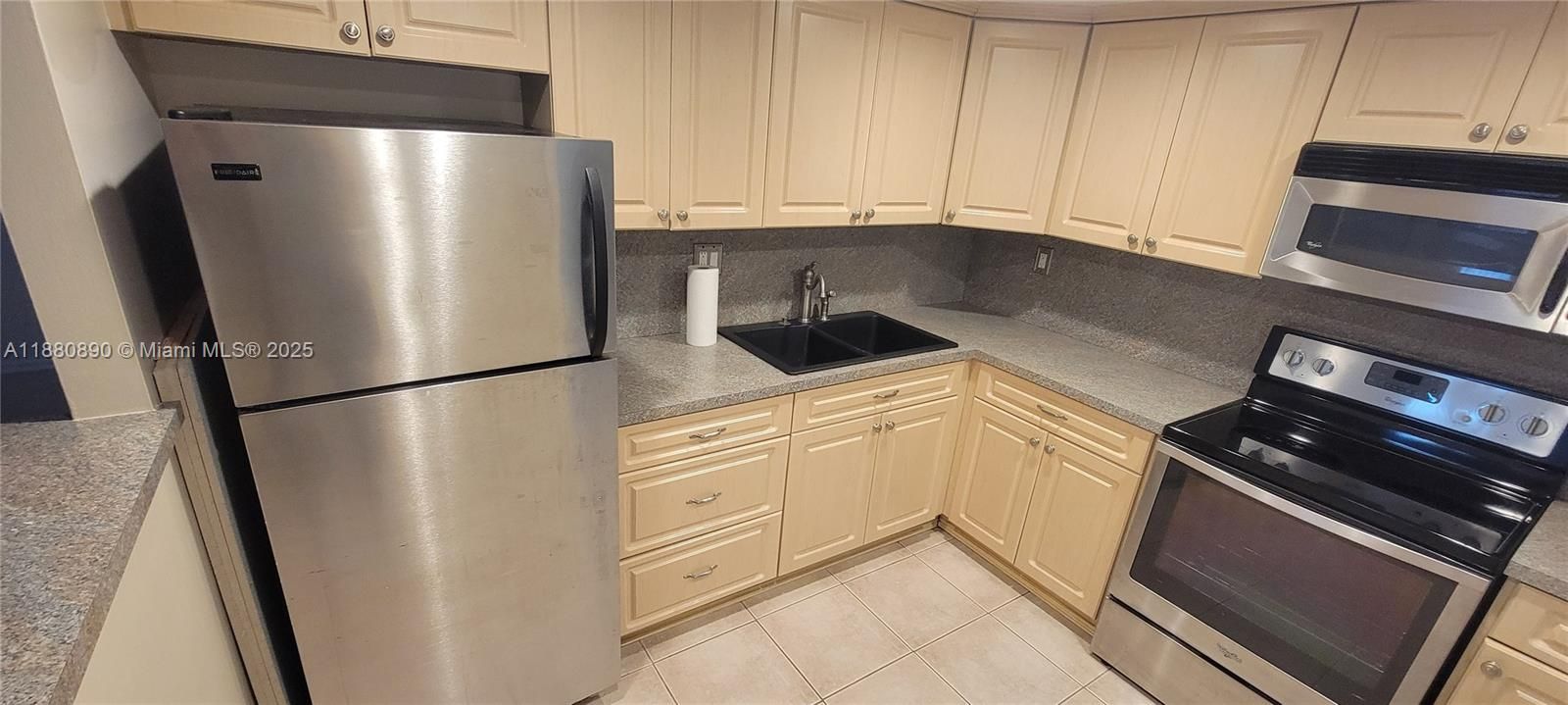 На продажу: $174,999 (1 спален, 1 ванн, 780 Квадратных фут)