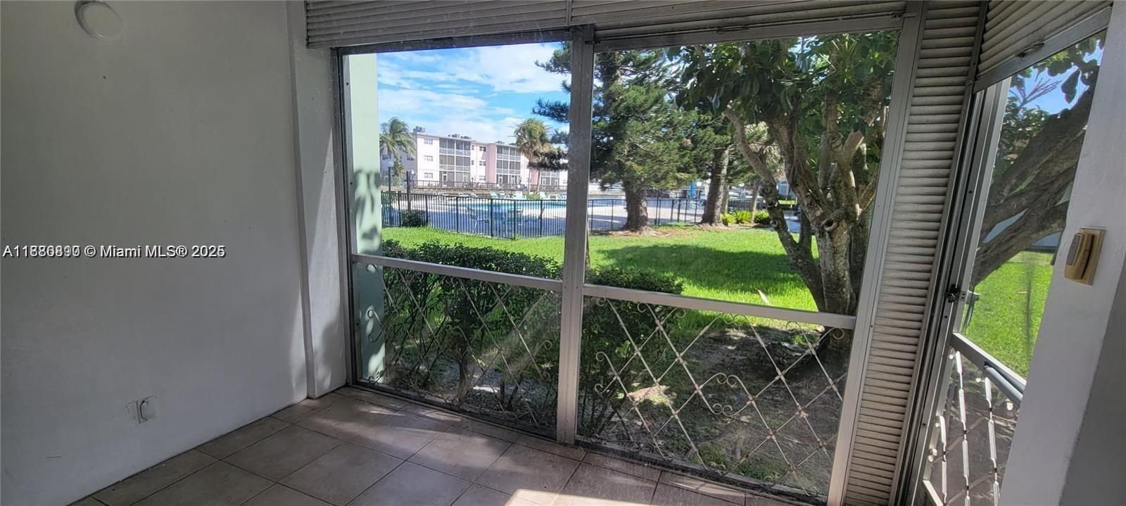 На продажу: $174,999 (1 спален, 1 ванн, 780 Квадратных фут)