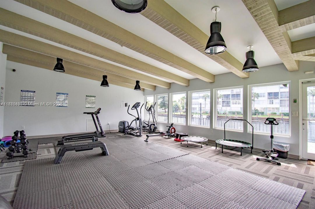 На продажу: $174,999 (1 спален, 1 ванн, 780 Квадратных фут)