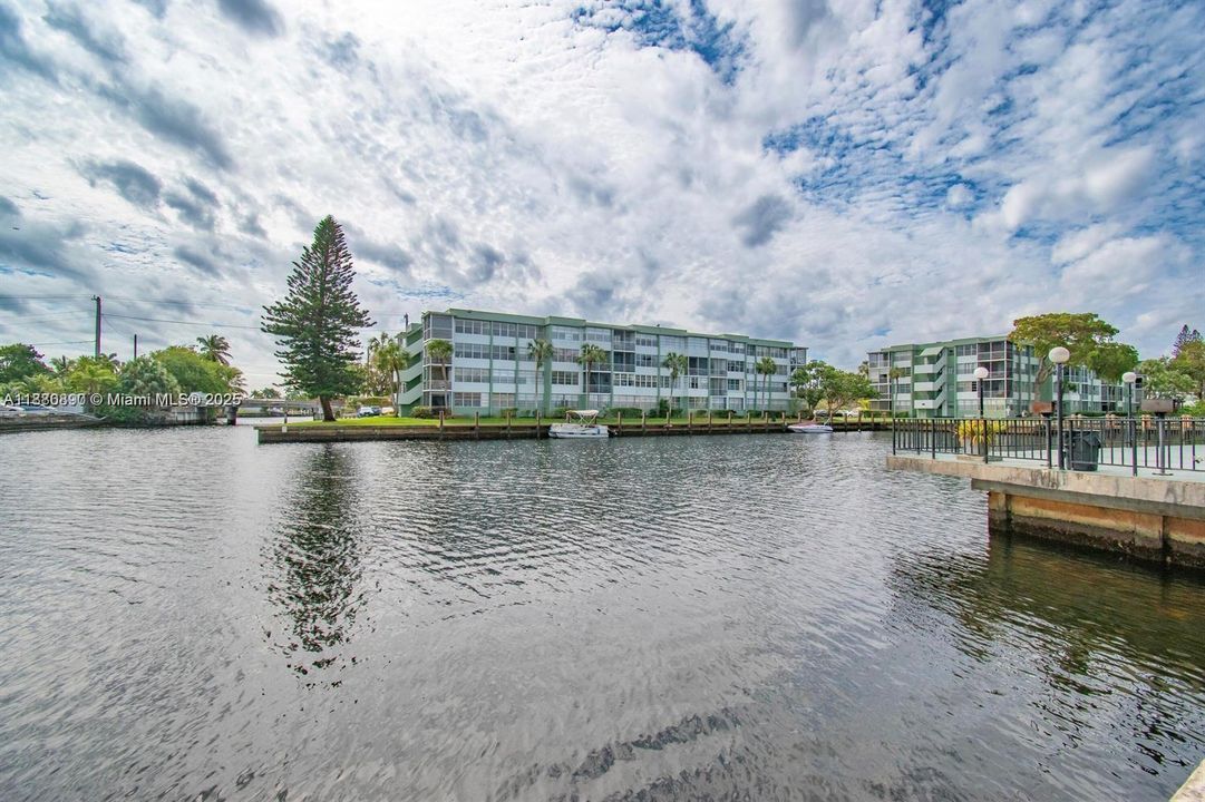 На продажу: $174,999 (1 спален, 1 ванн, 780 Квадратных фут)