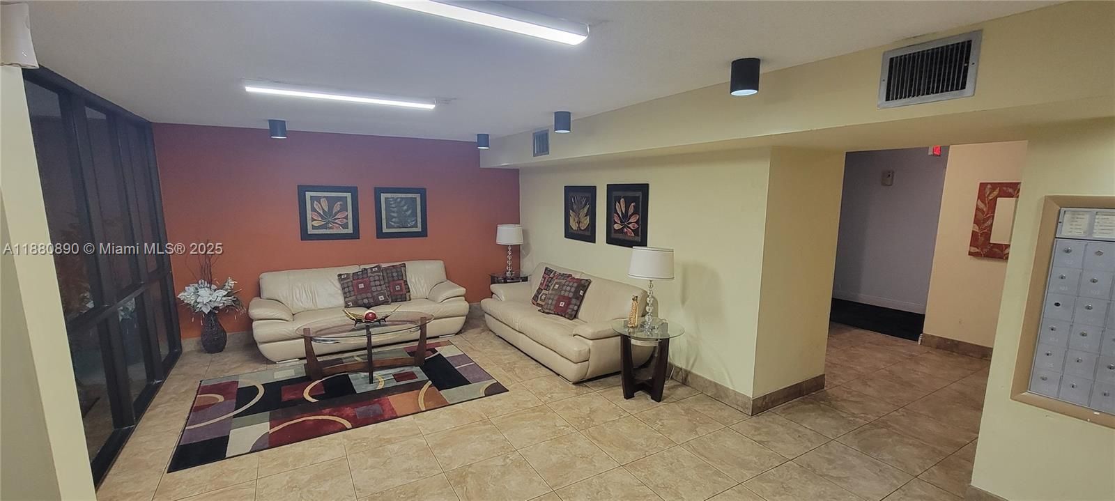 На продажу: $174,999 (1 спален, 1 ванн, 780 Квадратных фут)