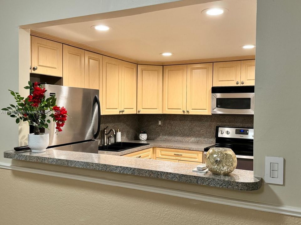 На продажу: $174,999 (1 спален, 1 ванн, 780 Квадратных фут)