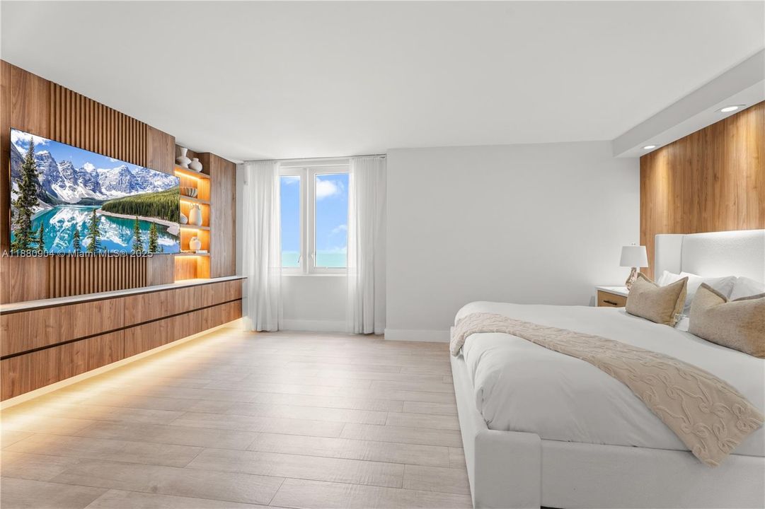 For Sale: $2,800,000 (3 beds, 3 baths, 1560 Square Feet)