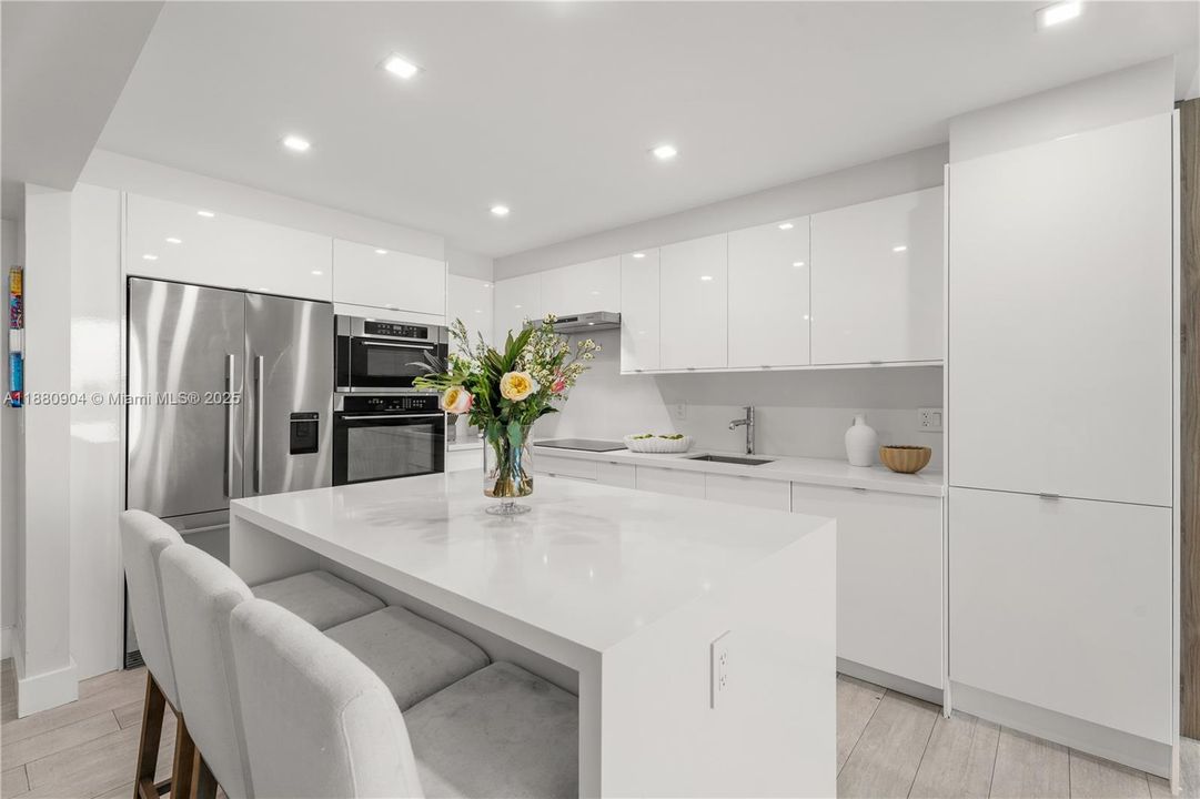 For Sale: $2,800,000 (3 beds, 3 baths, 1560 Square Feet)