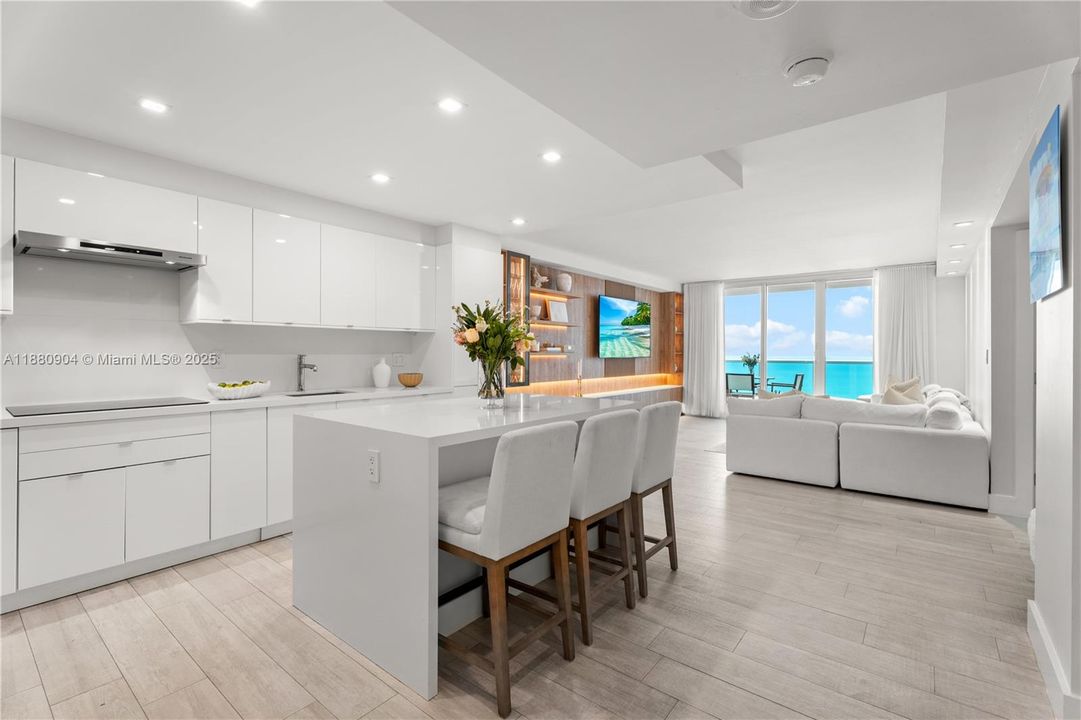 For Sale: $2,800,000 (3 beds, 3 baths, 1560 Square Feet)