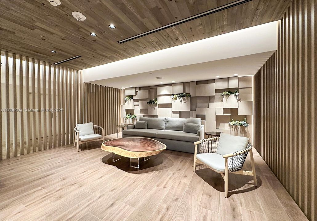 For Sale: $2,800,000 (3 beds, 3 baths, 1560 Square Feet)