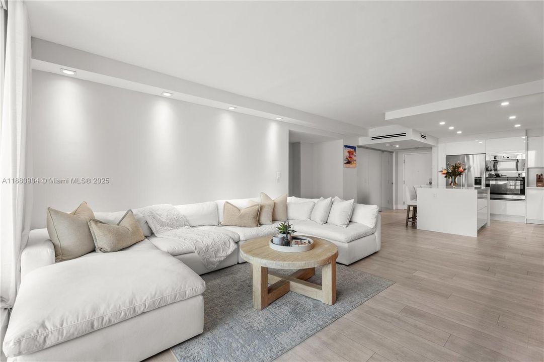 For Sale: $2,800,000 (3 beds, 3 baths, 1560 Square Feet)