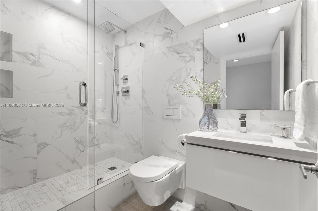 For Sale: $2,800,000 (3 beds, 3 baths, 1560 Square Feet)