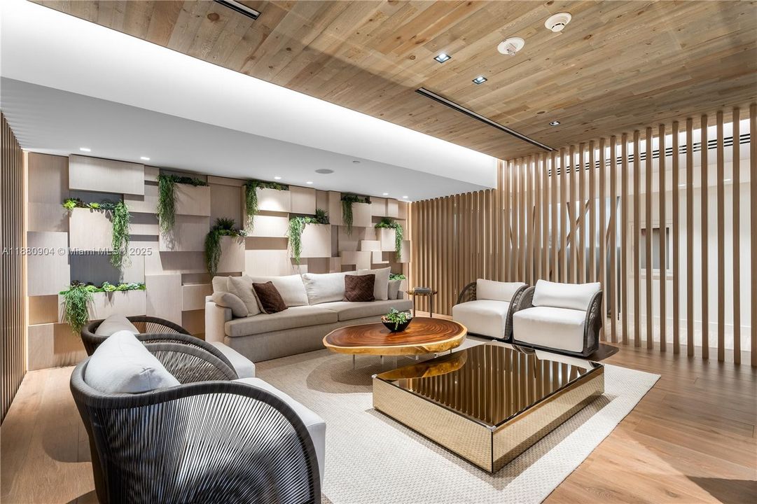 For Sale: $2,800,000 (3 beds, 3 baths, 1560 Square Feet)