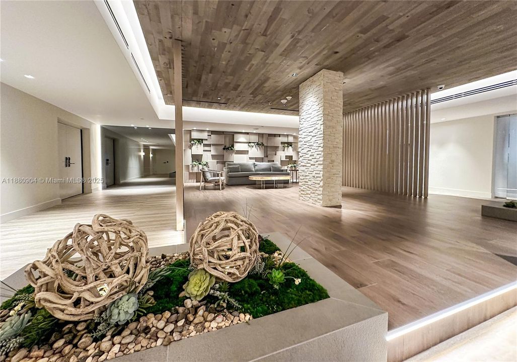 For Sale: $2,800,000 (3 beds, 3 baths, 1560 Square Feet)