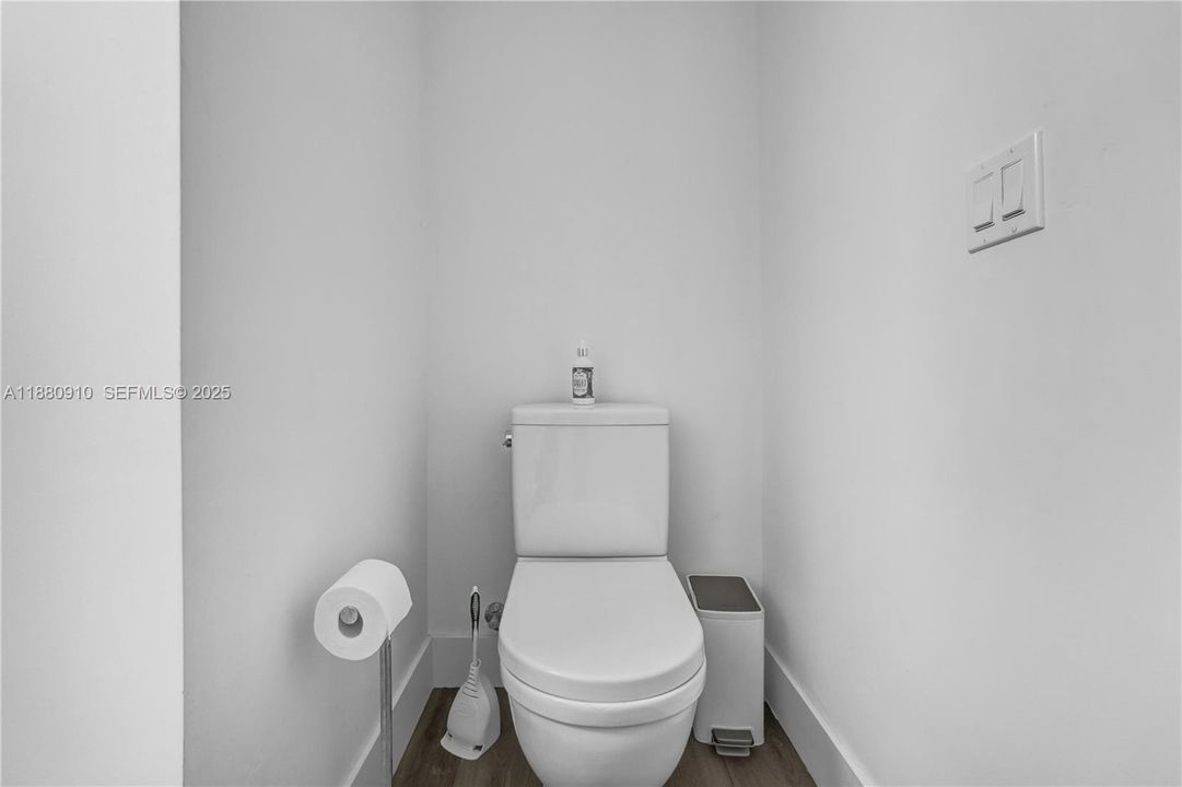 For Sale: $1,880,000 (3 beds, 3 baths, 1892 Square Feet)