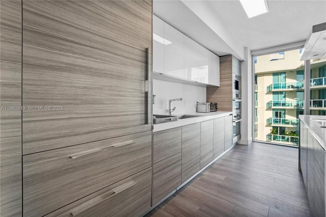 For Sale: $1,880,000 (3 beds, 3 baths, 1892 Square Feet)