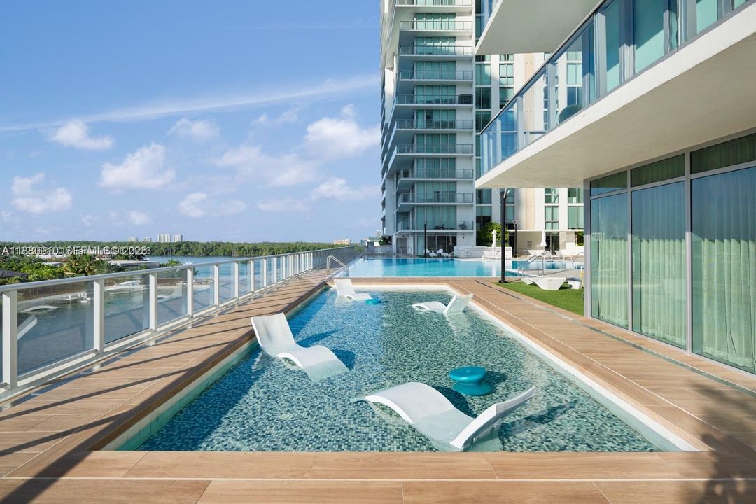 For Sale: $1,880,000 (3 beds, 3 baths, 1892 Square Feet)