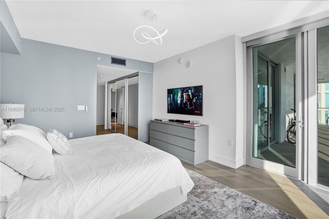 For Sale: $1,880,000 (3 beds, 3 baths, 1892 Square Feet)